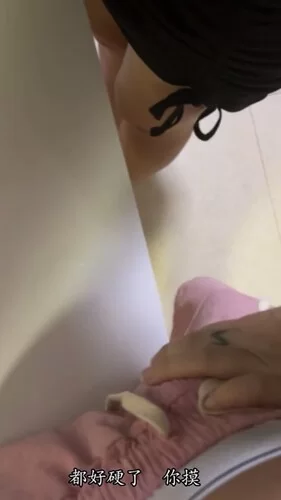 绿帽&换妻 爸爸临时下工地加班，在家中客厅强操性感的母亲谁知中【1v+203MB】