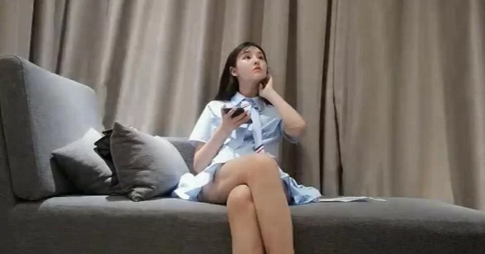 美女御姐 偶像级别的超级清纯美少女顶级外围，初恋般的感觉，像【1v+500m】