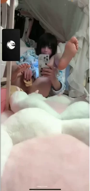 自拍 唇钉少女清纯甜美，颜值高身材好道具自慰流了超多白浆.【1+1.3G】