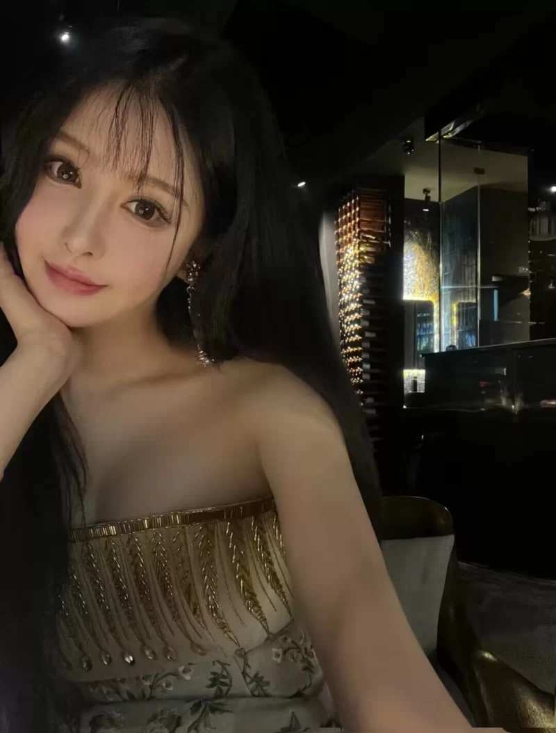 高颜值 背德人妻 用大鸡巴卸下她的高冷外表 见证她和平时不一样【1+1578MB】