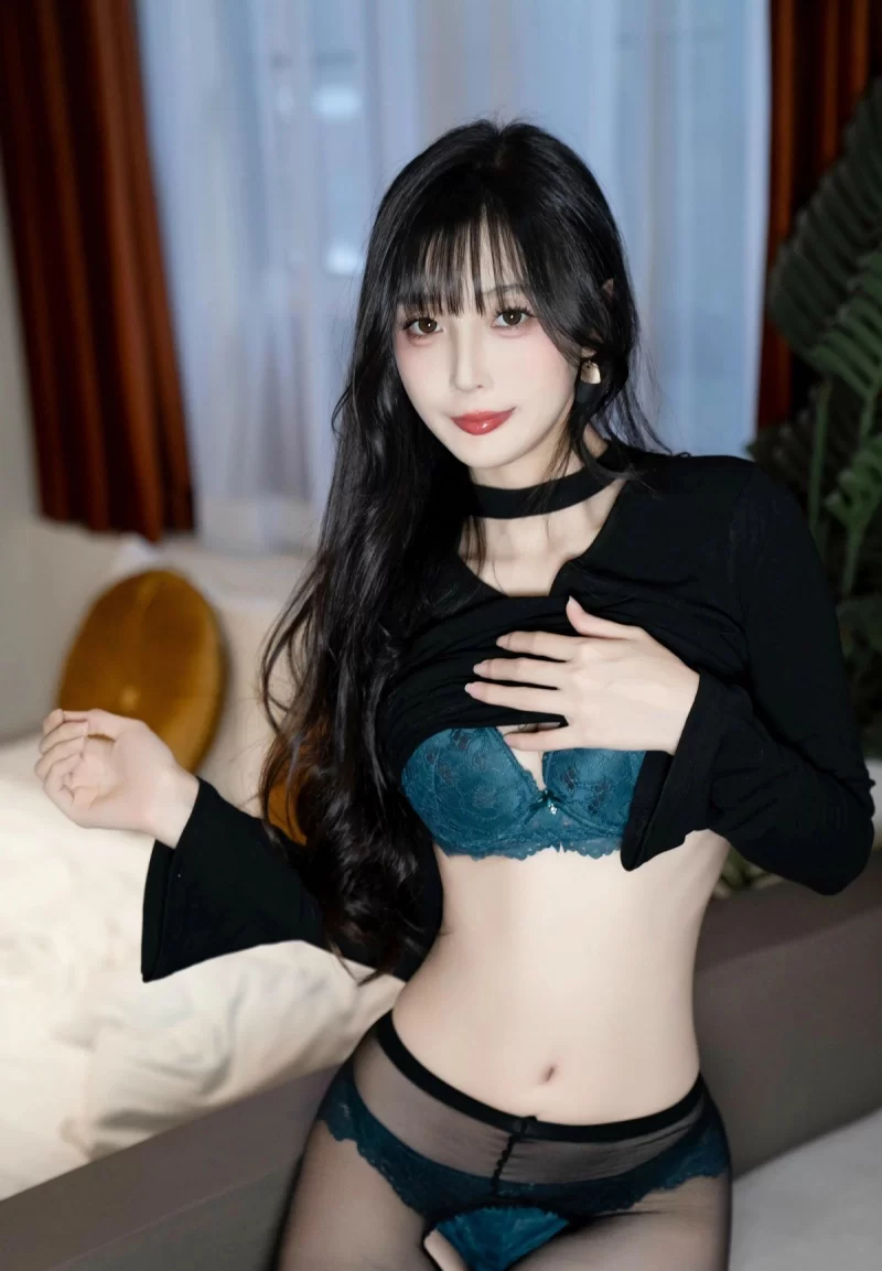 国产模特 模特林星阑性感墨绿色内衣配超薄黑丝秀曼妙身姿迷人诱【98+33.41MB】