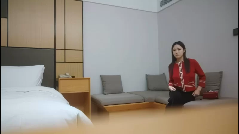 自拍 探花红衣少妇完美的一对美乳，配上清纯明星脸，精彩程度再攀高峰，打桩机猛烈抽插【1v+1g】