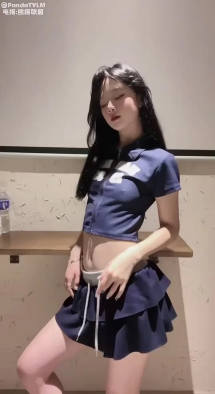 福利姬 极品高颜值美女舞蹈主播 梁柳金 主付费定制裸舞+自慰【1v+165m】