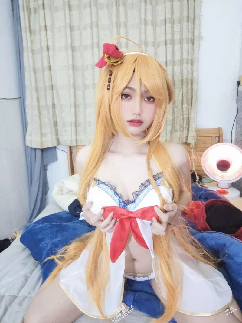 福利姬 极品福利姬美女 [桃野桃离taoye1216] 玩具自慰喷水合集【1+5.5g】