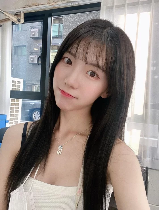 福利姬 李素英leeesovely生活照与福利 高清压缩版 小硬盘的福音【p870v221+13.9G】