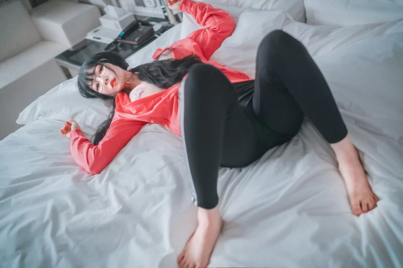 日韩coser DJAWA Photo Aram (아람) “Hot Pink Jersey!” [81P 724MB]【81P+724M】