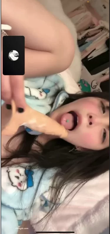 自拍 唇钉少女清纯甜美，颜值高身材好道具自慰流了超多白浆.【1+1.3G】