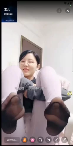 有剧情的 没换衣服前没发现这么骚，超反差眼镜少妇盯射录屏寸止【1V+1.2G】