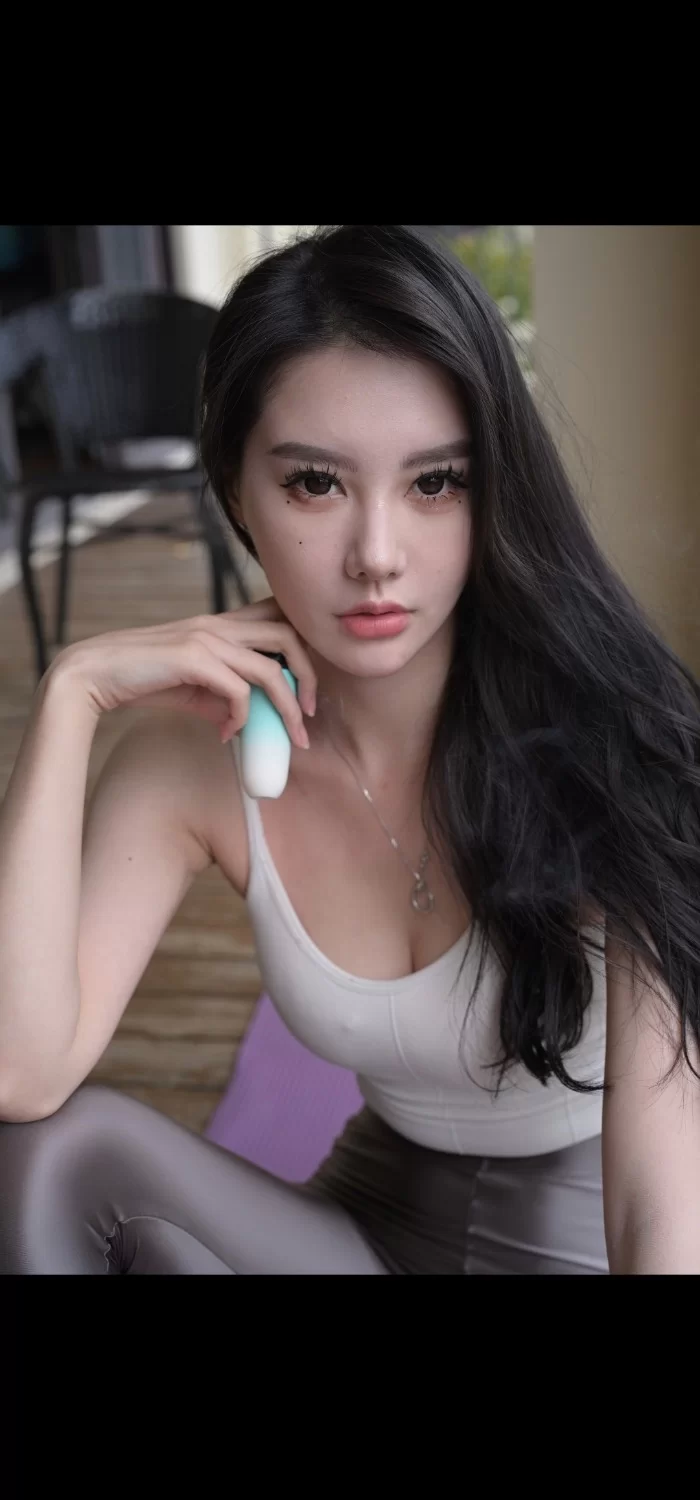 高颜值美女 不吃鸡蛋街拍作品 - 幽幽我心【832p+1GB】