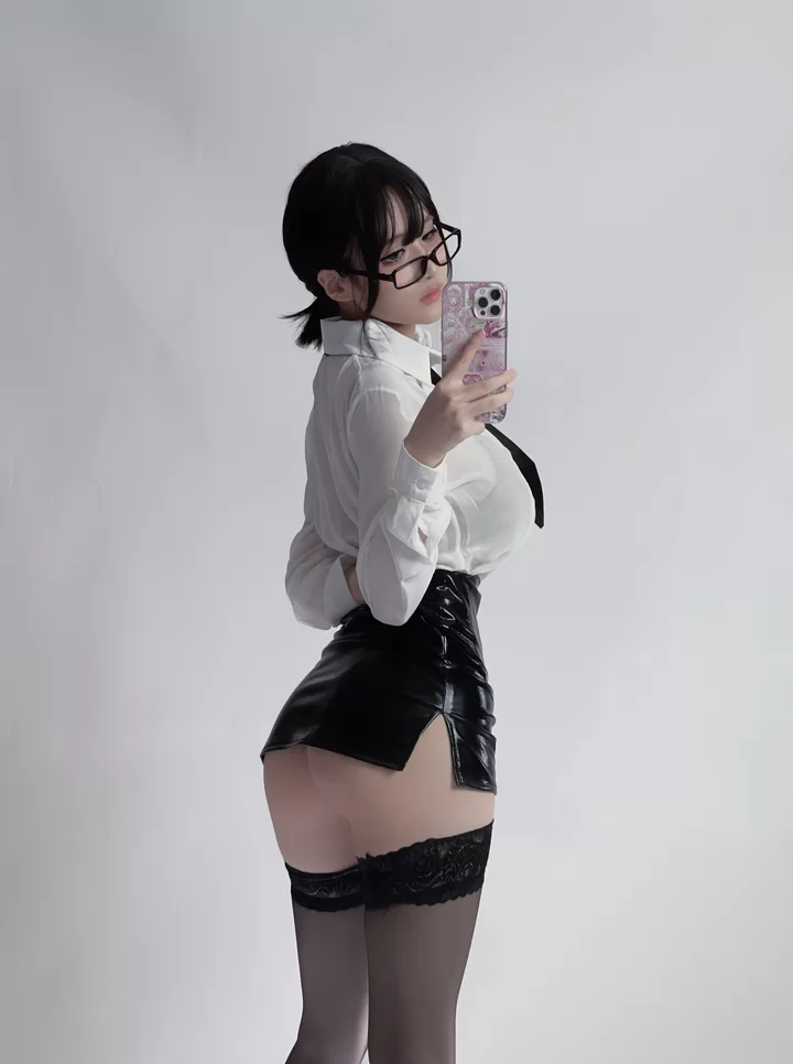 国产coser 幼愛youmeko –  全套22期[7.2G-2025.5]【760P++7.2G】