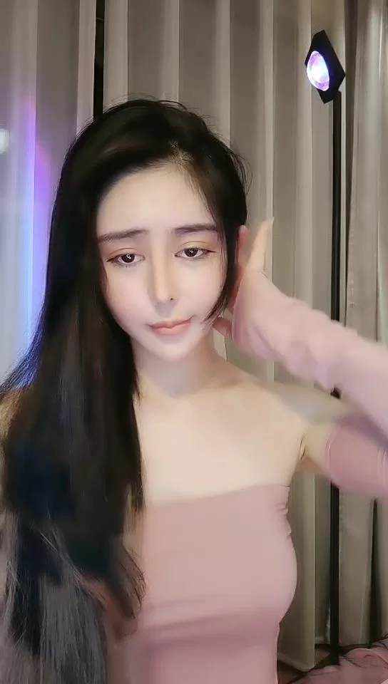美女御姐 大长腿眼镜御姐 真空丝袜诱惑[空乘馨馨]超劲爆抖臀裸舞3【1v+1.4g】