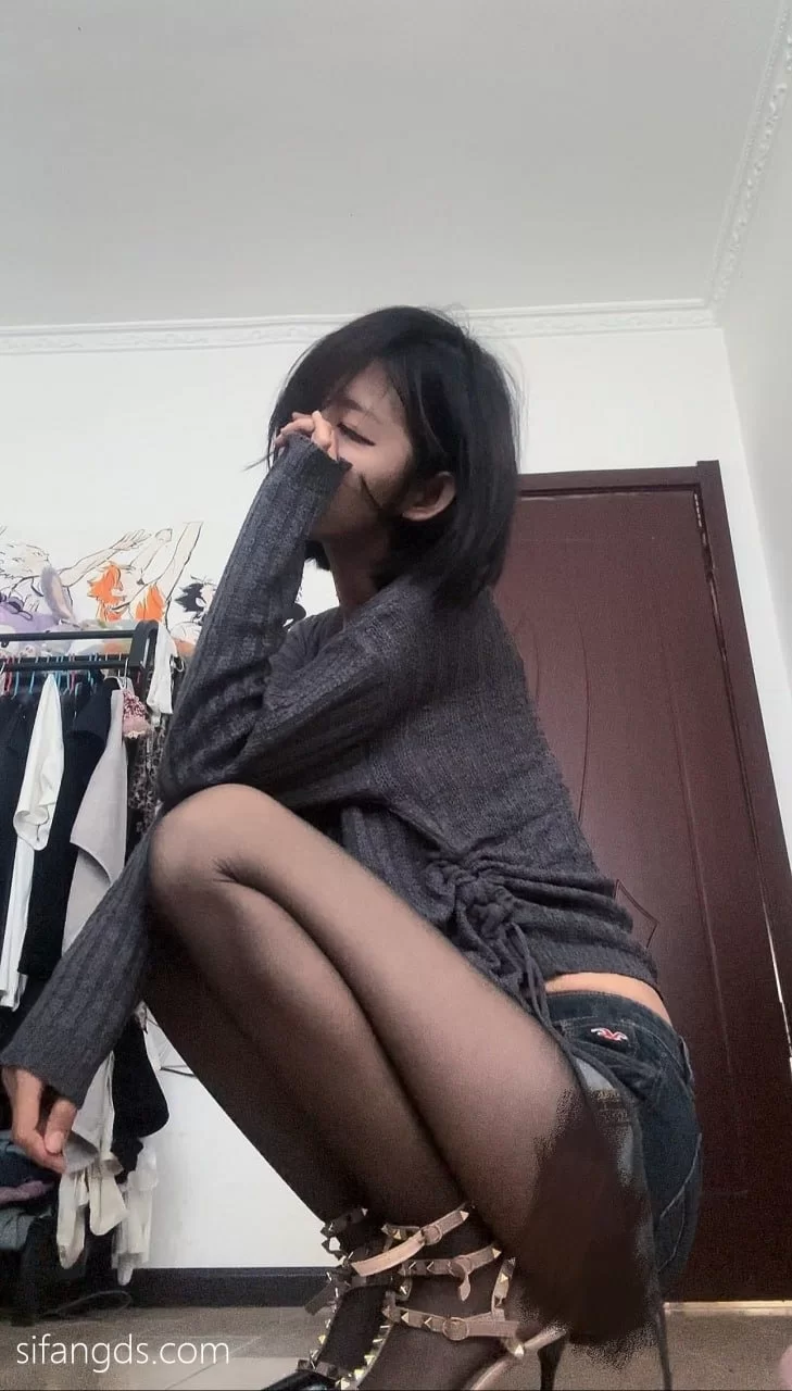 福利姬 抖音50万网红福利姬少女 行简 最新高价定制脸B同框道具爆菊双插 视频福利合集【2v+1g】
