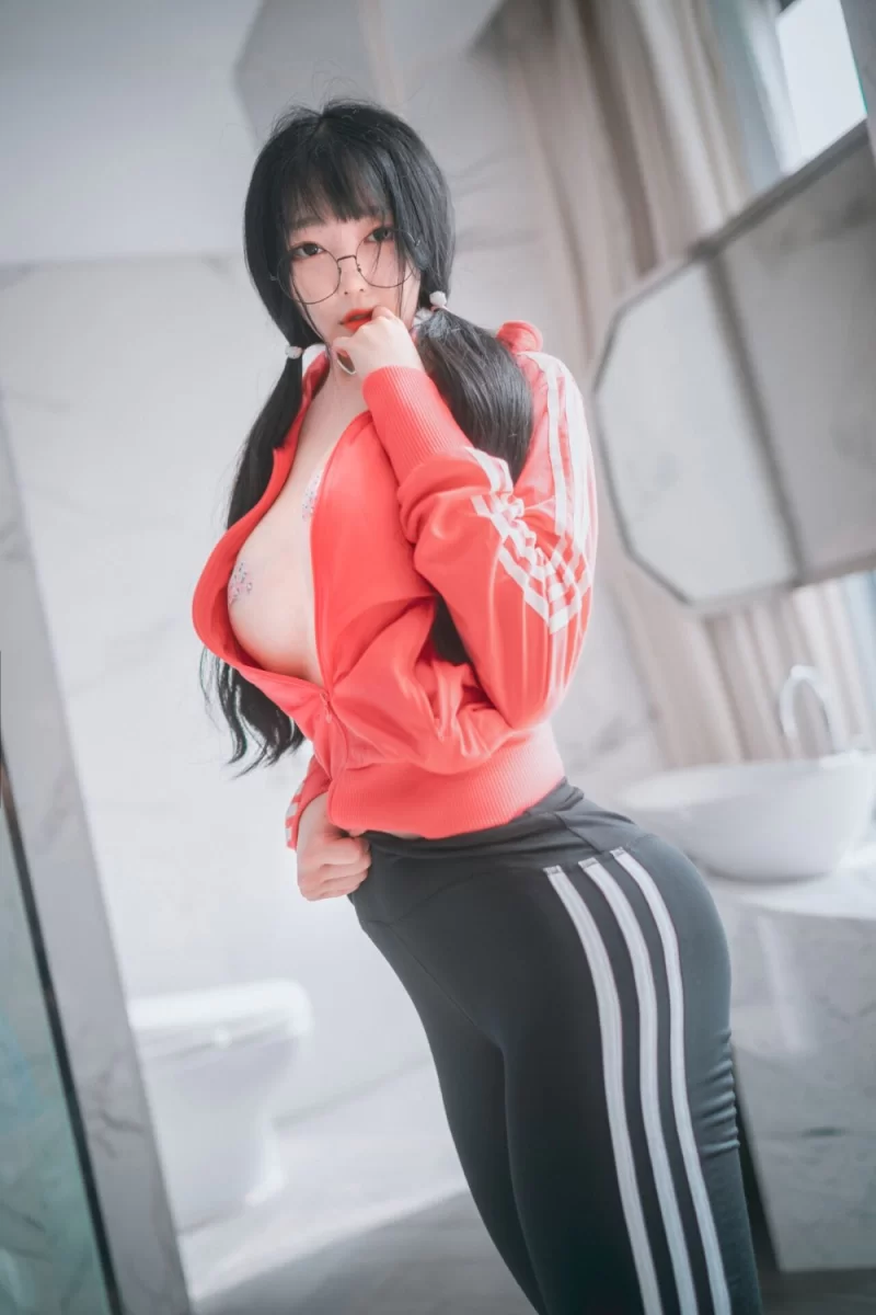 日韩coser DJAWA Photo Aram (아람) “Hot Pink Jersey!” [81P 724MB]【81P+724M】