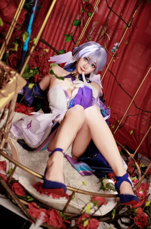 国产coser 阿雪雪 - 崩坏：星穹铁道 知更鸟 90P+1V-2G【90P+1V+2G】