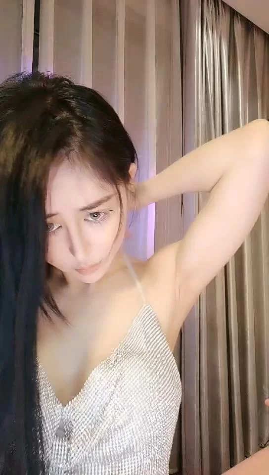 美女御姐 大长腿眼镜御姐 真空丝袜诱惑[空乘馨馨]超劲爆抖臀裸40【1v+1.3g】