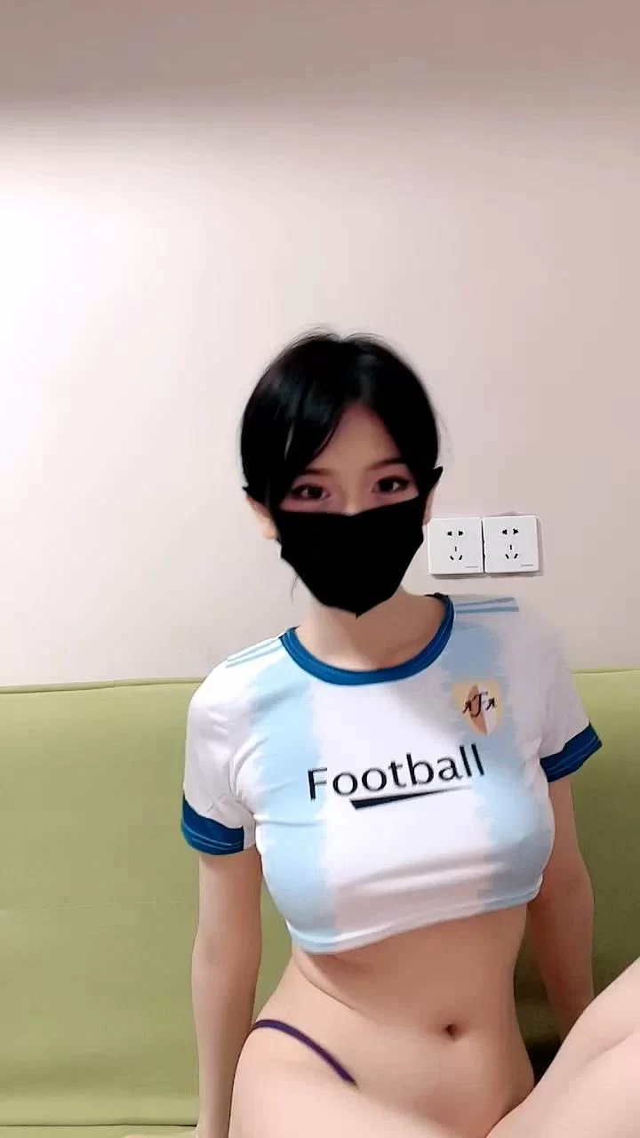 美女御姐 新来的足球宝贝，极品大奶尤物，听狼友指挥露脸大秀，【1v+2.74g】