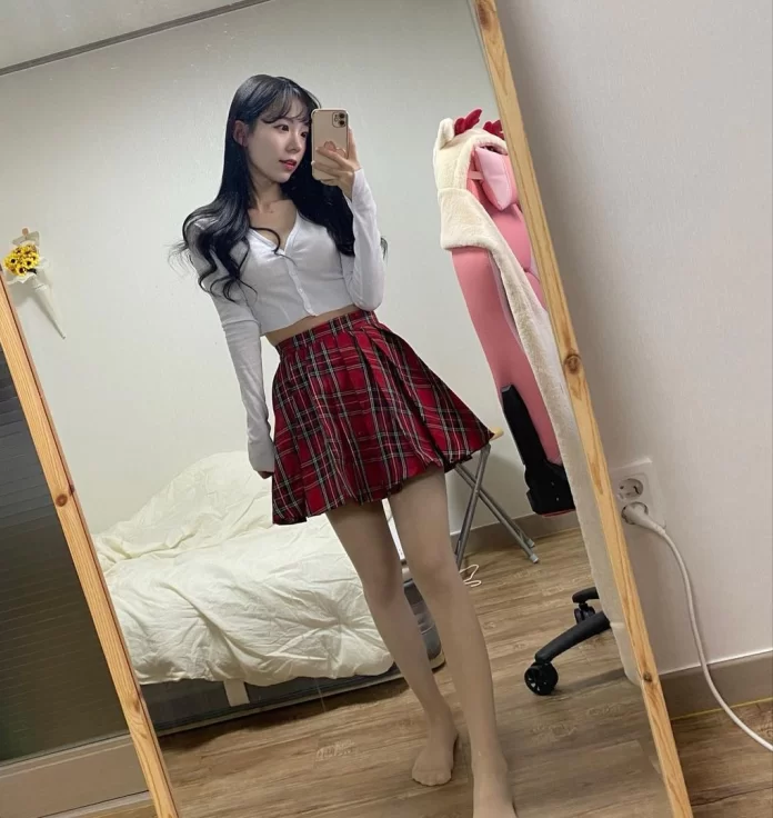福利姬 李素英leeesovely生活照与福利 高清压缩版 小硬盘的福音【p870v221+13.9G】