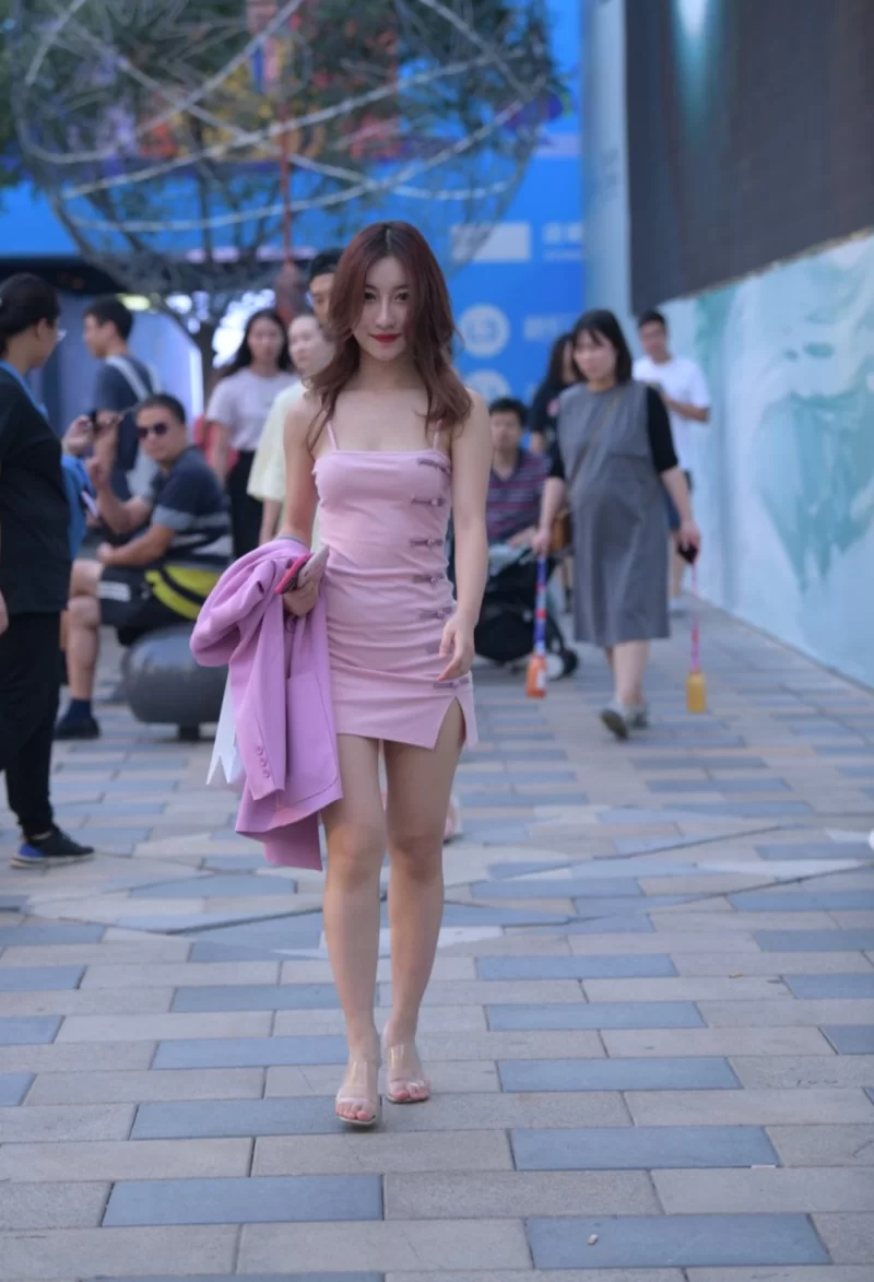 国产模特 [街拍摄影]粉色包臀裙裸足透明高跟鞋美女【200p+4.73g】