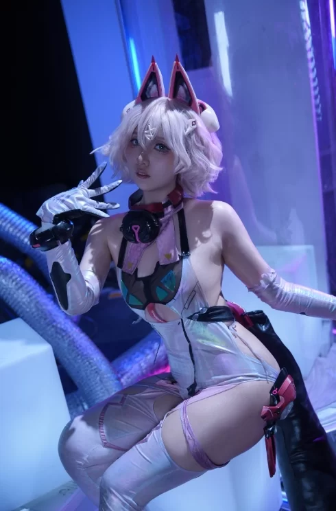 国产coser 小和甜酒 - 交错战线 绯俐 47P+2V-732M【47P+2V+732M】