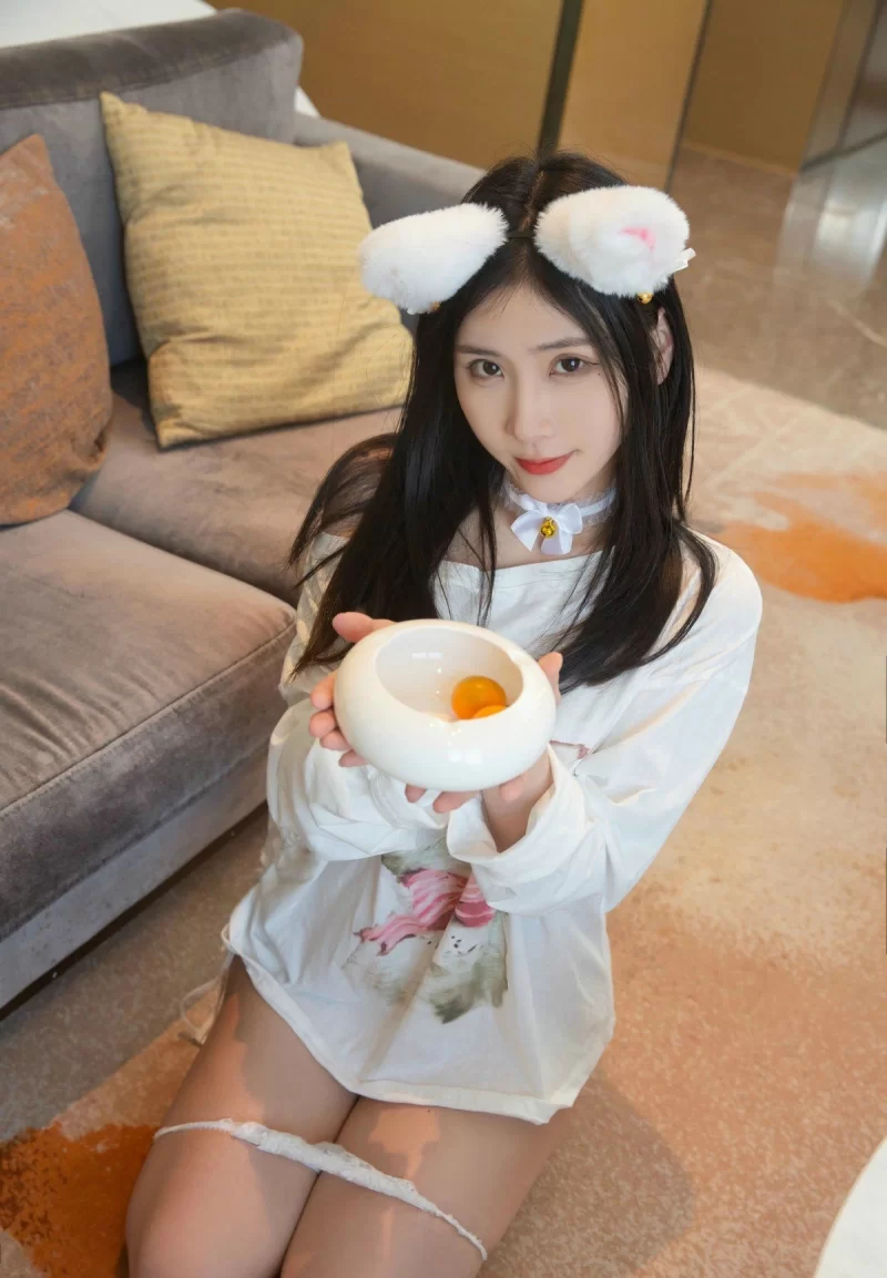 模特刘婷婷性感白色T恤配白色情趣内衣秀惹火身材撩人诱【80+231.47MB】