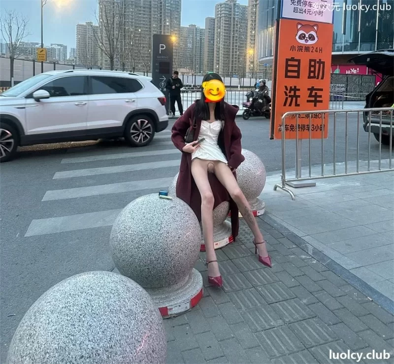 自拍 Peipei – 贫乳反差小妹户外露出私拍福利【1+330m】