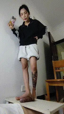 美腿/足控 [首发]蛋上蹦迪工作室-少女踩踏足交调教榨精[多V10G]【多V+10G】