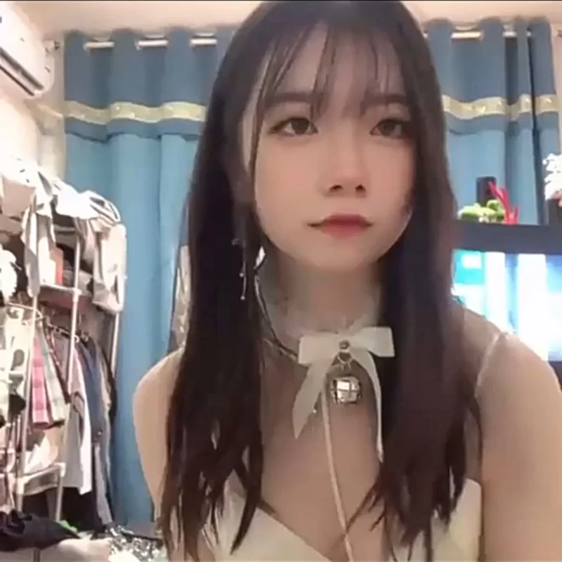 女大学生 高颜值露脸女大学生被男友调教成骚母狗，3P性爱女上位主【3V+1G】