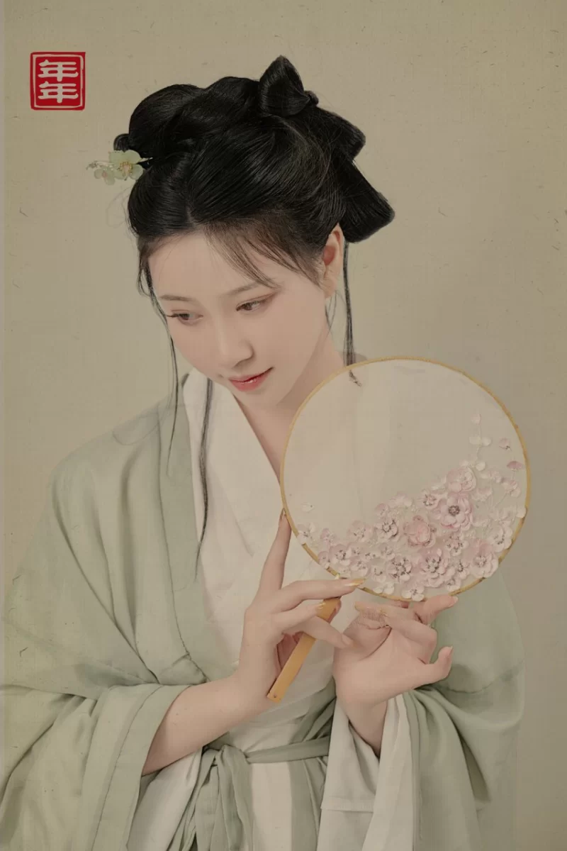国产coser 气质上乘｜年年《白玉兰》《青丝》古风汉服巨乳小娘子【1+21m】