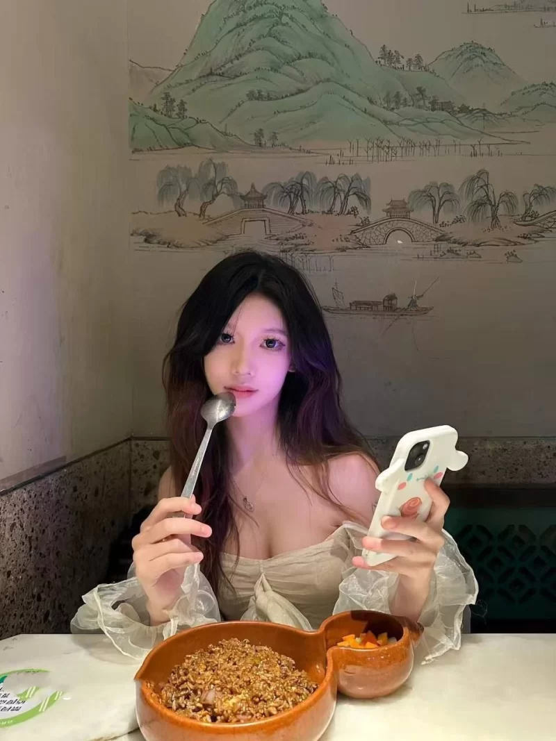 美女御姐 富二代真实约炮25岁御姐模特，完美露脸，甜美可人，别人【4v+531m】
