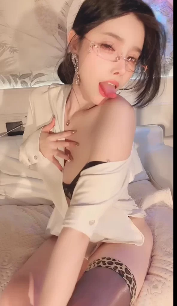 自拍 现实版姐已喷水姬,新合集[足控/全彩/自慰/漏点]直接开导【1+4G】