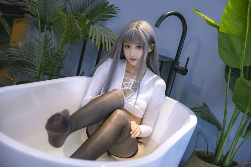 国产coser 冬马路纱－浴缸湿身黑丝 [23P-424MB]【23P+424M】