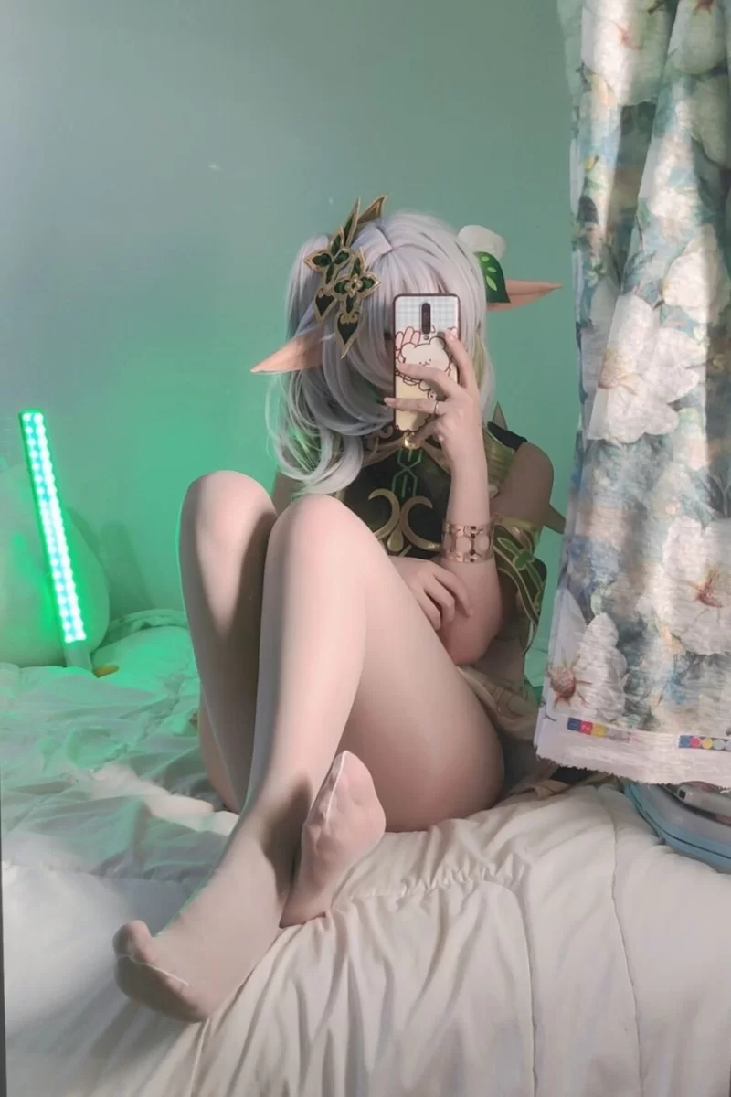 国产coser 洛桑w伊梓 小草神 [39P 3V 111MB]【39P3V+111M】