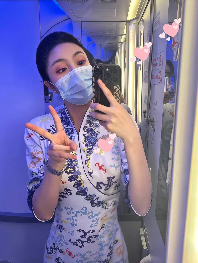 自拍 空姐性感女神[不爱飞的海燕]衣服都没有换直接开操【4v14p+0.97G】