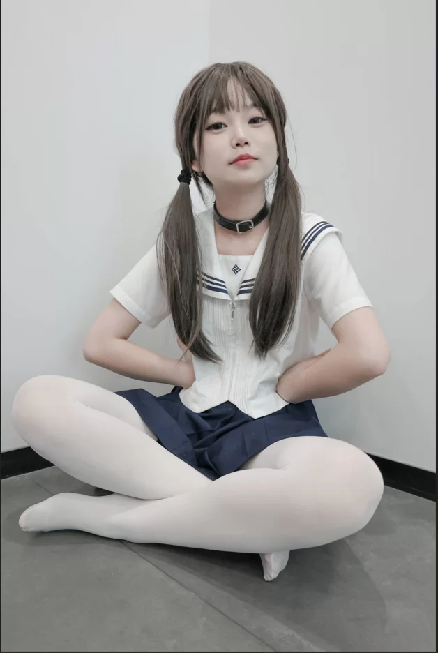 福利姬 素人渔夫｜私人定制▸捕获无辜小狗眼水手服少女SM捆绑中【1+26m】