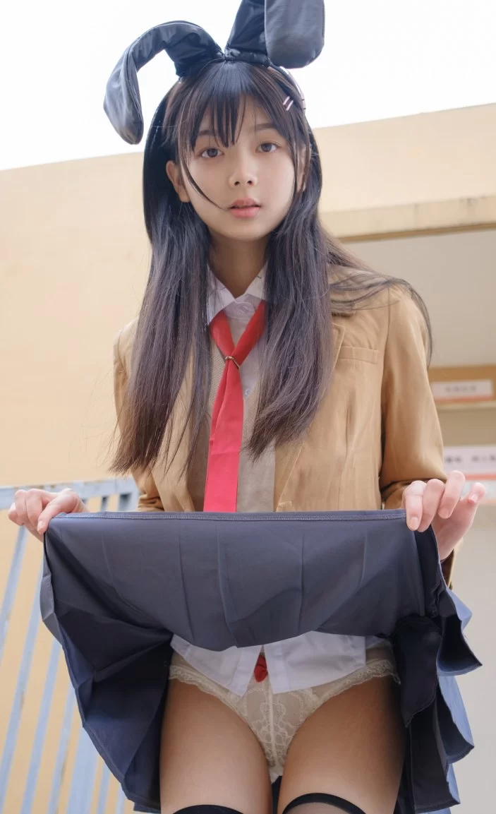 福利姬 [网红] 高颜值福利姬[赤西夜夜]麻衣学姐COSER 黑丝play 究极美腿【1+3G】