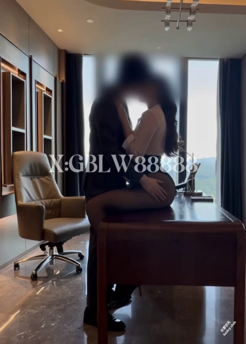 美女御姐 隔壁老王@GBLW88888[门槛资源] 53分钟 调教玩肏极品翘臀女神【1+1.9g】