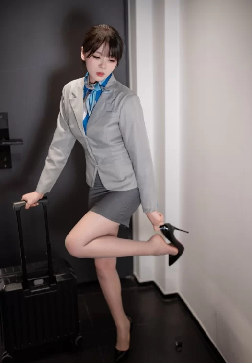 国产coser 轩萧学姐 - 空姐室内灰丝 37P-138M【37P+138M】