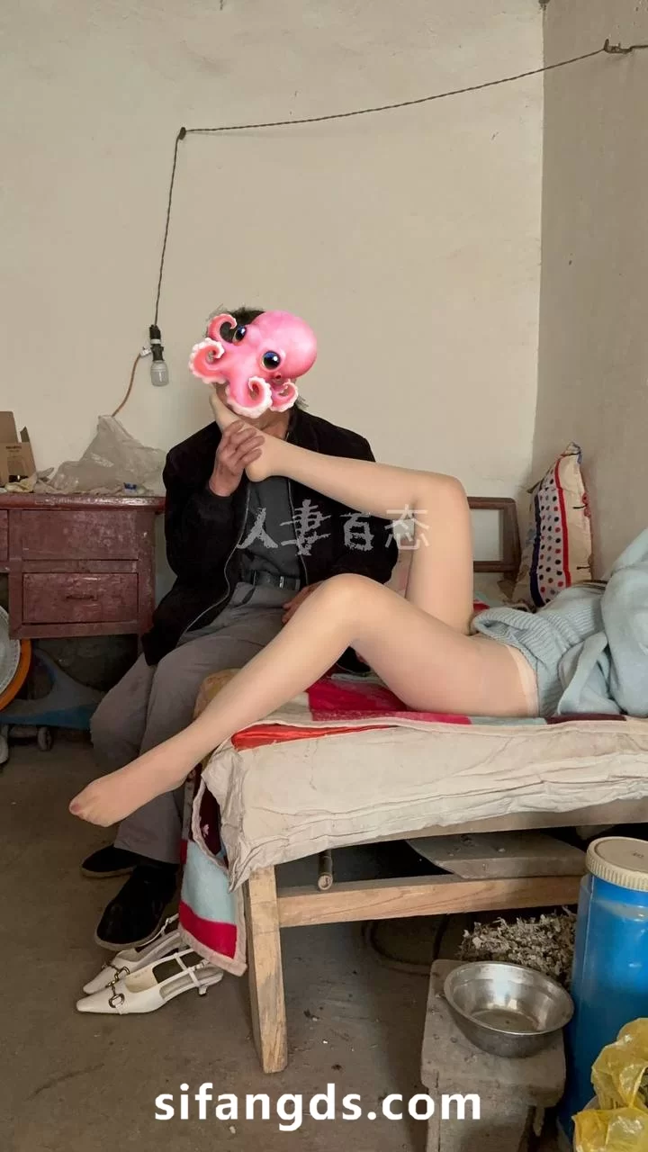 熟女少妇 推特人妻百态 变态绿帽在一旁欣赏单男操她【1+9.3g】