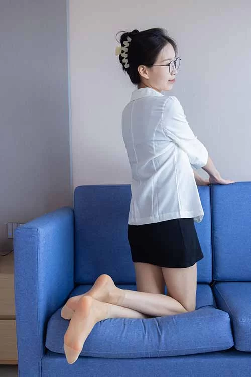 美腿/足控 袜啵啵-芝士-制服OL短裙短肉丝、裸足【141p1v+1.3G】
