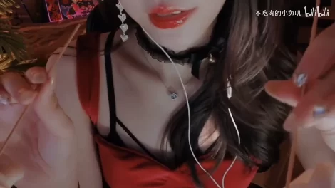 ASMR 不吃肉的小兔叽_撒娇抱抱求姐姐采耳【1v+121m】