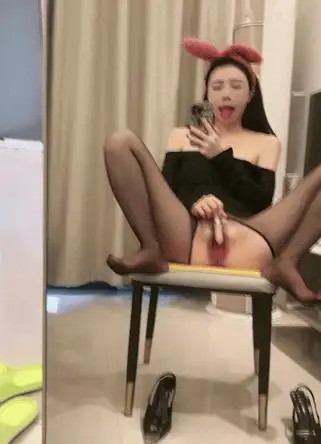 美女御姐 抖音清纯美少女[甜一]与金主裸聊视频泄密 震动棒揉穴【1+1000m】
