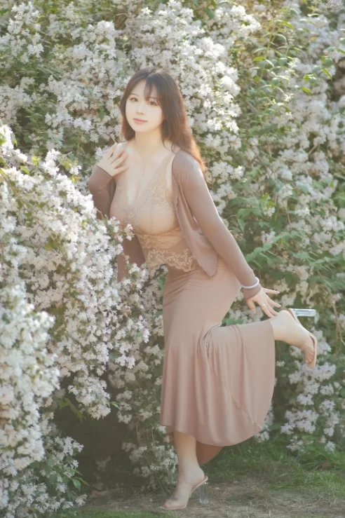 国产coser 皮皮奶 - 猥实人妻 54P-837M【54P+837M】