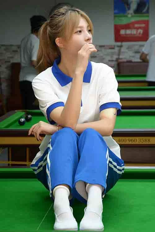 美腿/足控 初夏女神-番茄-校服白丝美腿[100P1V 640M百度网盘]【100p1v+640m】