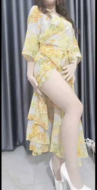 美女御姐 完美胸形美少女卷卷！黄色战袍魅力狂增！【10v+361m】