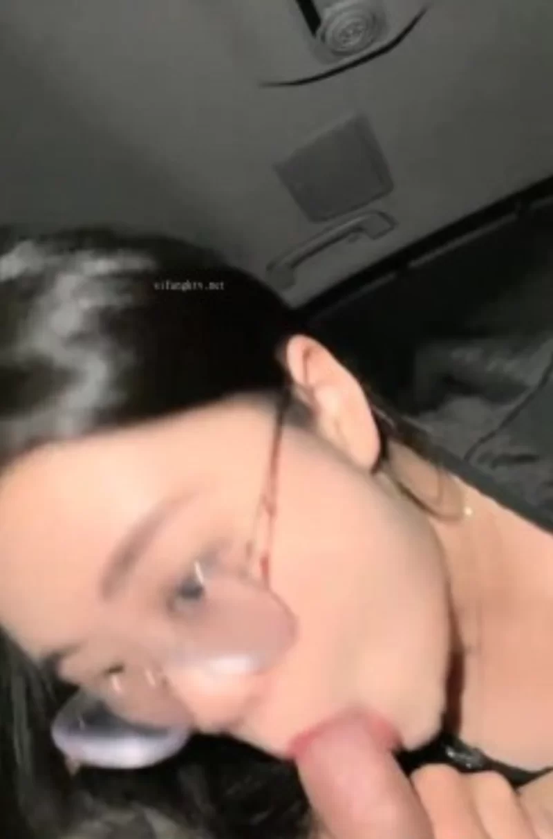 美女御姐 野外刺激~[泡椒牛肉]约炮宝马男~户外舌吻~口爆~无套啪啪~干完大马路上就撒尿【1v+1183M】