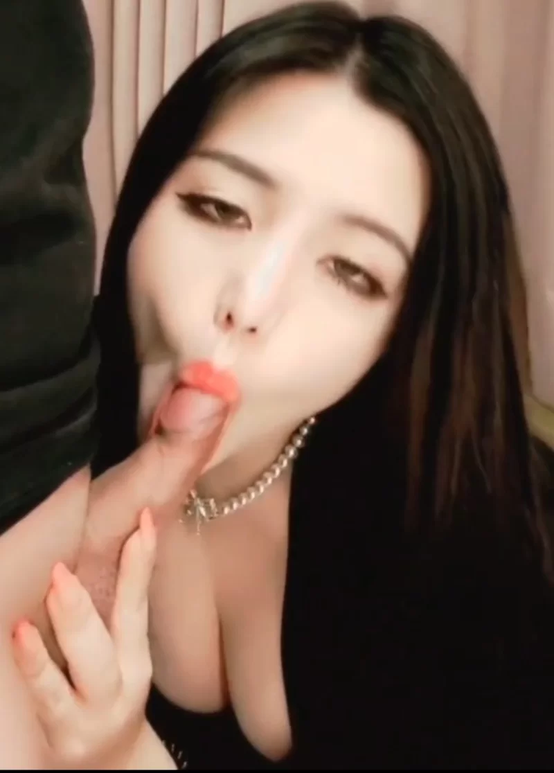 美女御姐 微博网红迷人的五姨太 巨乳肥臀熟女味十足 口活还好【1V+247M】