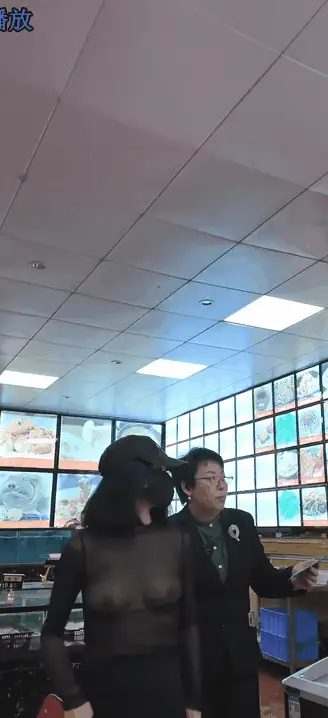 自拍 超大胆御姐cikaimoon-直接在点餐沙滩商场各种地方全裸露出【16V+8.82G】