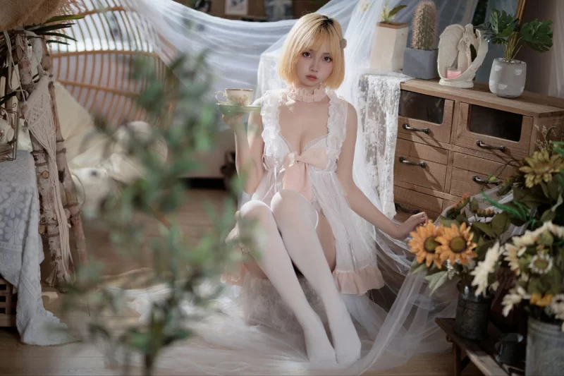 国产coser 洛桑w伊梓 暖冬日记 [32P 208MB]【32P+208M】