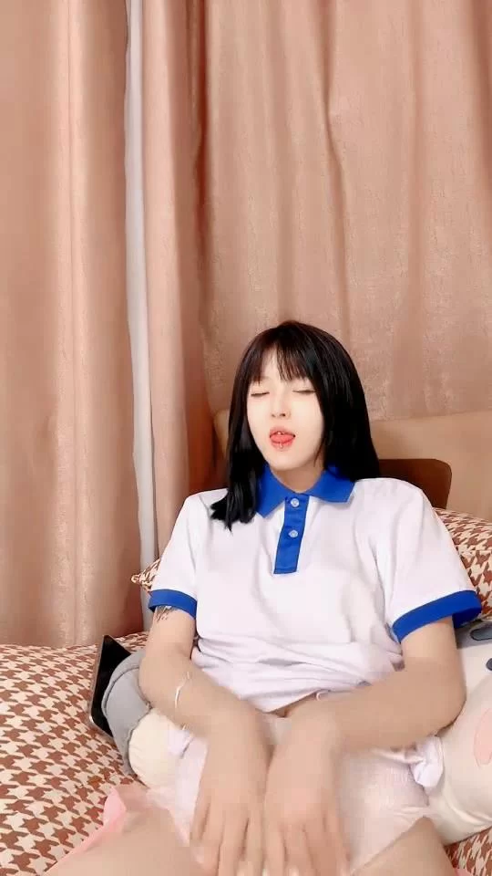美女御姐 颜值很高的清纯美少女露脸来了大姨妈还发骚呢，跟狼友【1v+3.91g】