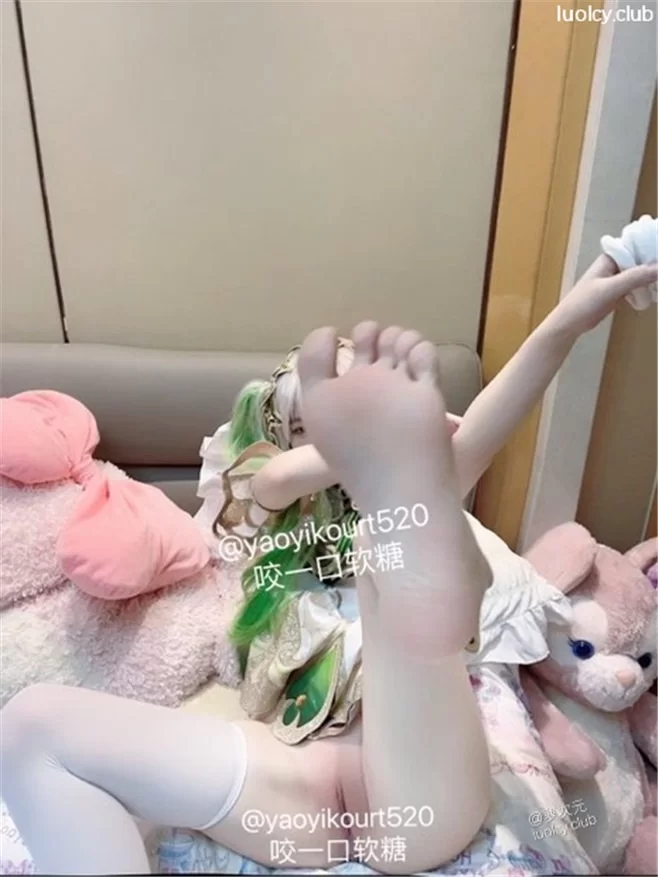 福利姬 咬一口软糖 – 极品白虎萝莉一线天福利姬【183P19V+373MB】